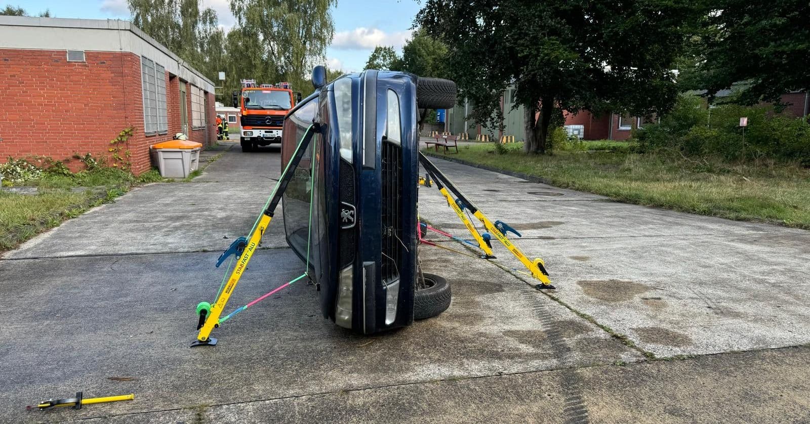 Artikelbild: Alte Autos für Feuerwehr-Übungen gesucht